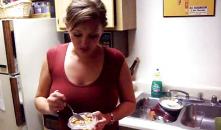 Melanie xxx siswi indonesia Rios dan Ella Milano bercinta di sekitar kolam renang