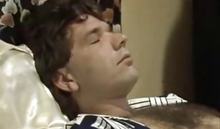 Jalang terangsang mengisap kontol indo sek xxx seperti pro