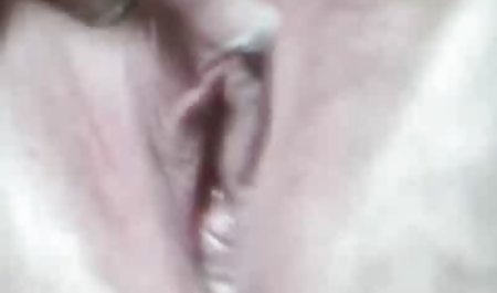 Babes bokep indo tante semok brunette panas menjadi gila dengan mengisap ayam