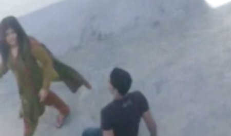 Seorang gadis bokep indo terpopuler muda menghisap ayam gemuk dan tetesan sperma terbang ke mulutnya