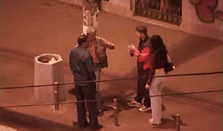 Dia memberi isyarat kepadanya dengan jarinya, pirang berdada ini dalam stoking menawan dan pakaian dalam seksi, indo porrn memutar pantatnya, masturbasi, dia patuh mendatanginya