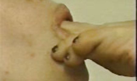 Tiga bokep indonesia manado anak perempuan muda membelai vagina mereka di depan cermin