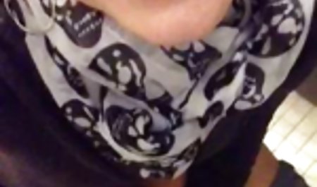 Tamu botak itu 4porn indo memasukkan kemaluannya ke pantat seorang pegawai hotel