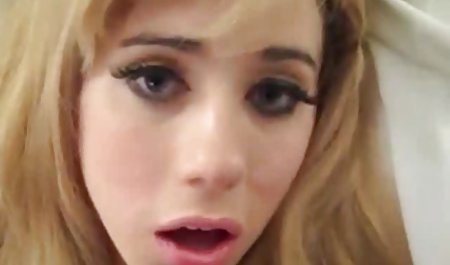 Petugas kebersihan tua meniduri dua pembantu bokep indo di kamar mandi slutty muda