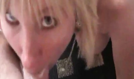 Cewek itu datang untuk tinggal bersama indo porn smp temannya dan mengisap kontol ayah