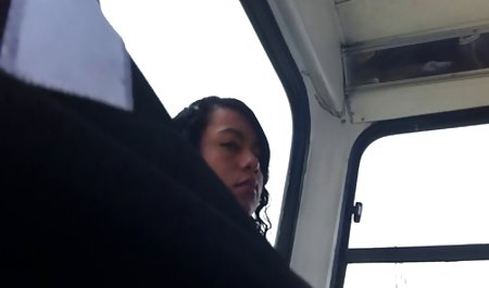 Brunette yang bokep indo cantik semok bergairah mengatur gangbang anal dengan laki-laki panas