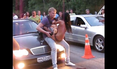 Pelacur memakai indo hd xxx topeng kucing dan mulai menghisap kontol