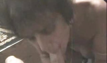 Semua laki-laki masuk ke lingkaran indo xxx mesum dan menunggu pelacur pirang untuk membuat pilihannya