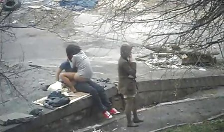 Kecantikan Busty bercinta dengan seorang pria dan bokep indo tante terbang menjauh darinya