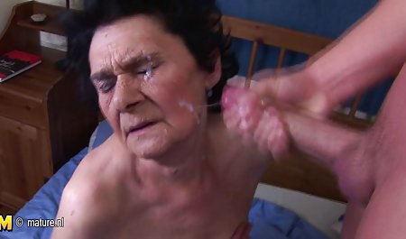 Pelacur masturbasi vaginanya sambil berdiri dengan krustasea indo xhamster