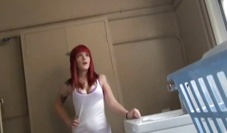 Pelacur muda menjilati lidahnya yang tebal xxx indo amatir dengan lidahnya yang kasar