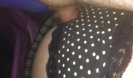 Pria dewasa bokep artis indone yang asyik meniduri dua anak ayam yang lezat di dubur