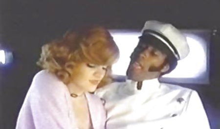 Nyonya muda Rusia dengan sosok yang luar biasa meniduri budaknya dengan strapon sex indo tante tebal