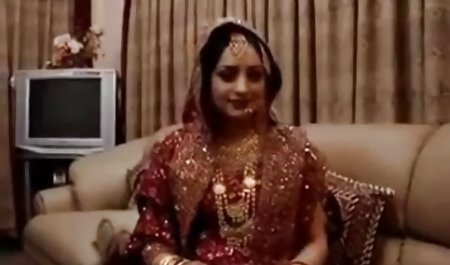 Wanita jalang dewasa membawa seorang pria smp indo xxx ke jalan, membawa pulang, mandi dan menidurinya