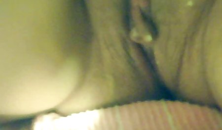 Demi telepon, seorang pirang muda duduk di atas seekor ayam video sex indo mp4 gemuk