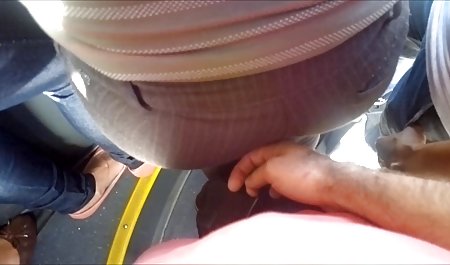 Jari indo bokep ngintip vaginanya di bawah sinar matahari