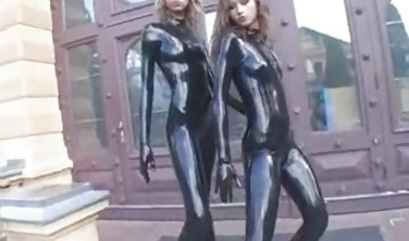 Pelacur bernafsu berambut merah memberi isyarat jantan dan mengatur threesome xxx indonesia jadul