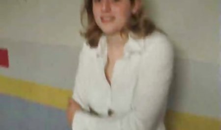 Dua wanita artis porn indonesia seksi bercinta dengan pria bersemangat dan cemas