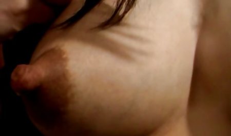 Dua laki-laki bercinta pornp indonesia cewek berambut merah di sofa