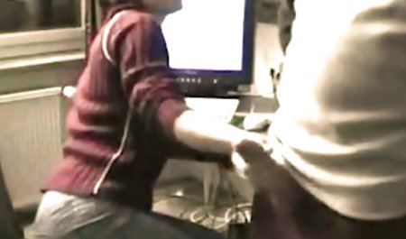 Dua lelaki tua melepas bajingan muda dan bokep camfrog indo meminum spermanya