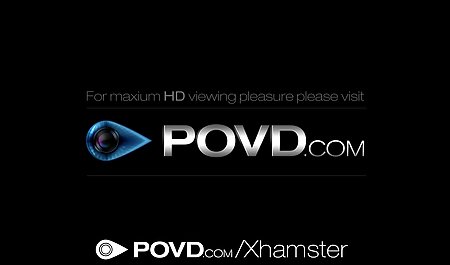 Binatang berambut merah itu duduk di atas ayam indo tube xxx jantan yang gemuk dan meminum sperma