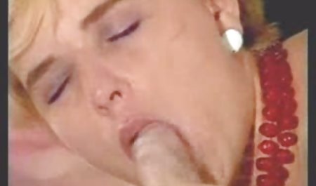 Seorang gadis yang penuh gairah tampaknya siap untuk apa pun demi uang yang baik, dalam video ini ia berhasil memproses tiga anggota sekaligus. Gadis itu porn indonesia jilbab dengan mudah masuk cowok