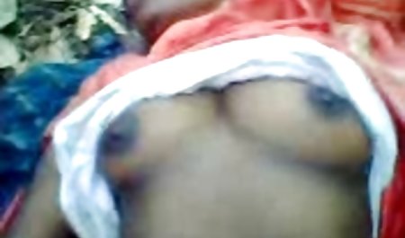 Dia mengenakan celana dalam wanita urut sex indonesia dan memasukkan selang hitam ke dalam dubur