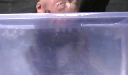 Setelah mabuk pada malam tahun baru, pria itu memutuskan untuk mencicipi kontol temannya, mengambil ayam gemuknya di mulutnya, xxx selingkuh indo dia merasakan dan membawanya ke orgasme