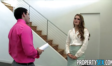 Dua lesbian mewah duduk di tangga dan saling membelai. mp4 sex indo Rayuan berubah menjadi hubungan seks dua pirang. Salah satu temannya menggunakan strapon untuk memuaskan keduanya.