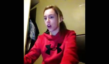 Jalang muda sedang menggedor pantat temannya indo video call sex dengan lidahnya