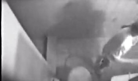 Jalang seksi indo porn xxx dengan pengeriting di kepalanya akan bercinta di dapur dengan anal ketat