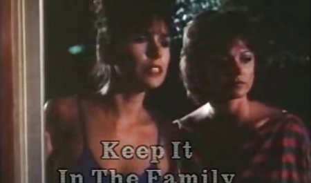 Sang istri mencoba gaun yang berbeda di depan xxx cantik indo seorang suami yang bersemangat, setelah itu dia mengeluarkan baut tebal dan mulai menjilatinya