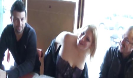 Pelatih melakukan pijatan kaki dan meniduri bayi seksi jilbab porn indonesia di vagina