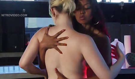 Oh, bokep bule vs indo betapa menyenangkannya busty brunette ketika seekor ayam jantan, meluncur di atas labia halusnya, akhirnya menembus vaginanya dan memulai kemajuannya yang lambat.